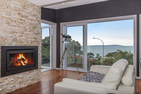Photo of property in 3 Glenelg Road, Red Beach, 0932