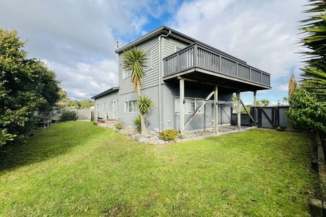 Photo of property in 69 Queens Road, Waikanae Beach, Waikanae, 5036