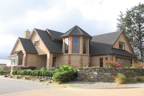 Photo of property in 35 Summit Road, Fairfield, Lower Hutt, 5011