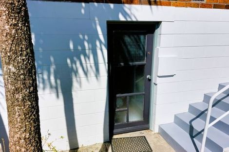 Photo of property in 4/162 Onewa Road, Northcote, Auckland, 0627
