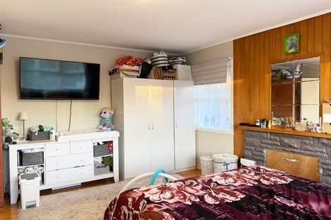 Photo of property in 43 Blease Street, New Lynn, Auckland, 0600