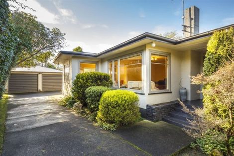 Photo of property in 11 Athlone Place, Hokowhitu, Palmerston North, 4410