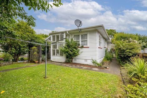 Photo of property in 3 Churchill Street, Levin, 5510
