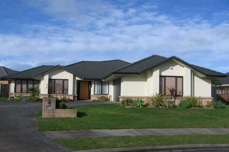 Photo of property in 9 Newry Close, East Tamaki Heights, Auckland, 2016