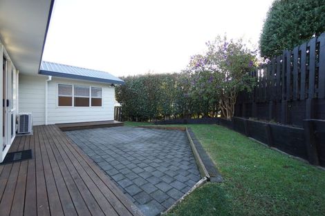 Photo of property in 2/46 La Trobe Street, Pakuranga Heights, Auckland, 2010
