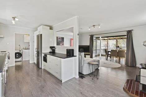 Photo of property in 12 Seaward Place, Wattle Downs, Auckland, 2103