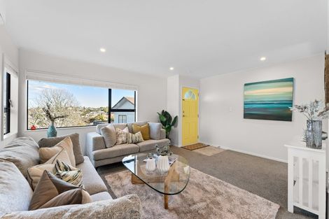 Photo of property in 1/14 Kupari Place, Totara Vale, Auckland, 0629