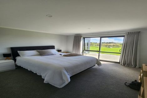 Photo of property in 49 Johnstone Drive, Fitzherbert, Palmerston North, 4410