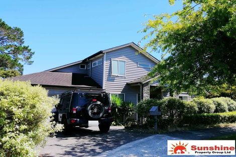 Photo of property in 40 Pin Oak Drive, Schnapper Rock, Auckland, 0632