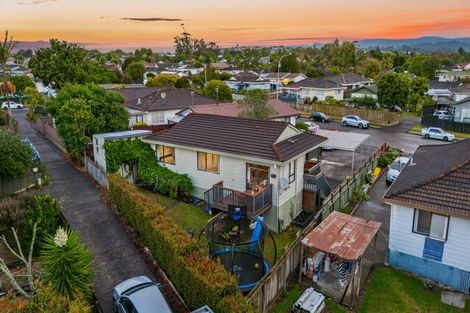 Photo of property in 2/239 Waitemata Drive, Ranui, Auckland, 0612