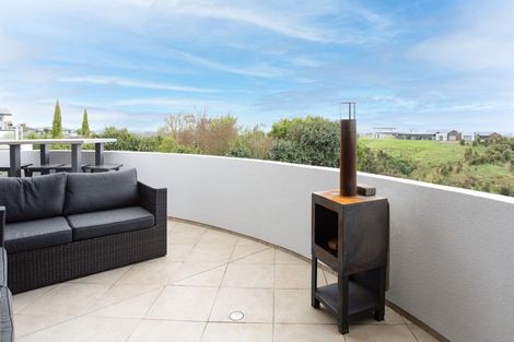 Photo of property in 33 Ruapehu Drive, Fitzherbert, Palmerston North, 4410