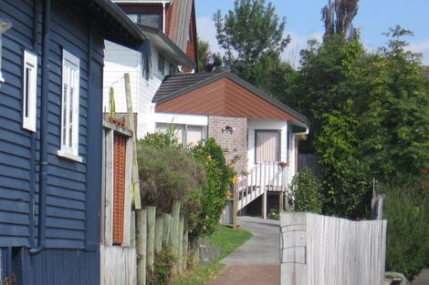 Photo of property in 2/12 Mahara Avenue, Birkenhead, Auckland, 0626