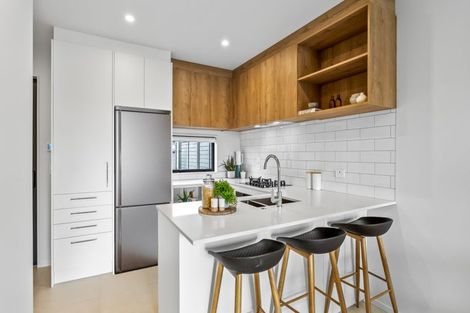 Photo of property in 14 Port Way, Rosehill, Papakura, 2113