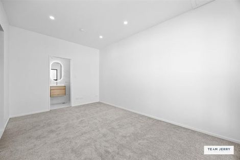 Photo of property in 30 Whare Kauri Road, Papakura, 2110