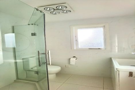 Photo of property in 15 Whittle Place, New Windsor, Auckland, 0600