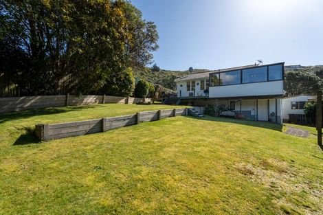 Photo of property in 62 Franklyn Road, Tawa, Wellington, 5028