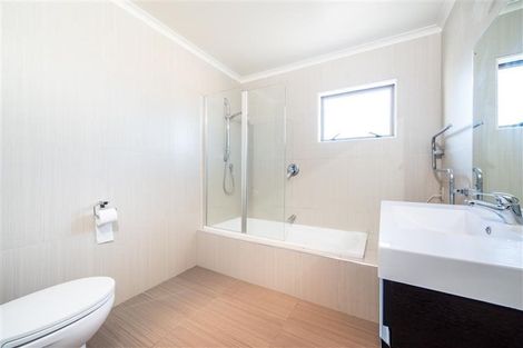 Photo of property in 16f Lincoln Road, Henderson, Auckland, 0610