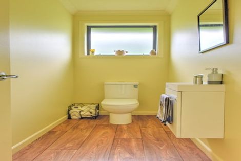 Photo of property in 176 Seaward Road, Edendale, 9825