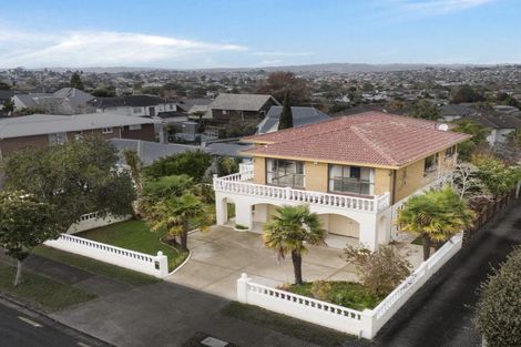 Photo of property in 44 Bradbury Road, Botany Downs, Auckland, 2010