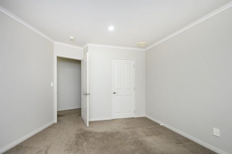 Photo of property in 6 Ron Place, Fitzherbert, Palmerston North, 4410
