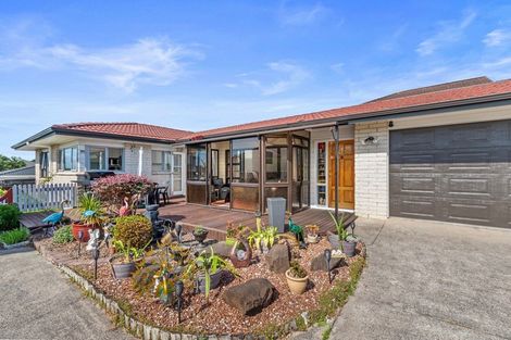 Photo of property in 2/5 Spring Grove, Henderson, Auckland, 0612
