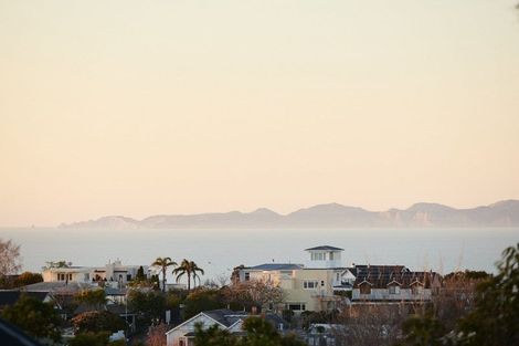 Photo of property in 10 Cobden Road, Bluff Hill, Napier, 4110