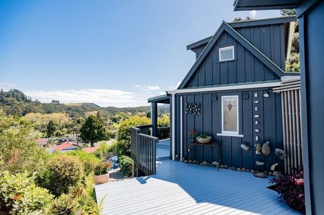 Photo of property in 50 Oxford Terrace, Coromandel, 3506
