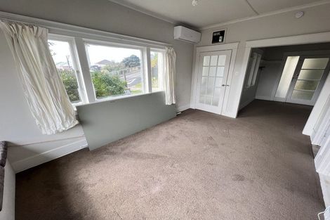Photo of property in 2 Milne Terrace, Island Bay, Wellington, 6023