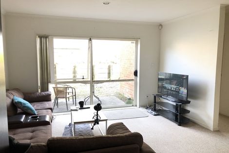 Photo of property in 10 Brashier Circle, Sunnyvale, Auckland, 0612