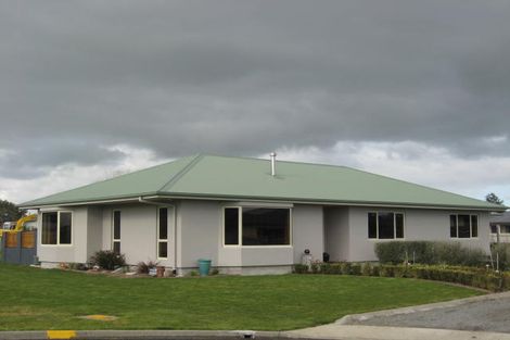 Photo of property in 28 Kenwyn Drive, Carterton, 5713