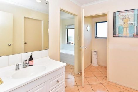 Photo of property in 28b Hillcrest Road, Papatoetoe, Auckland, 2025