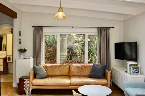 Photo of property in 39 Kauri Point Road, Laingholm, Auckland, 0604