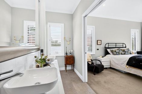 Photo of property in 80 Station Road, Kumeu, 0891