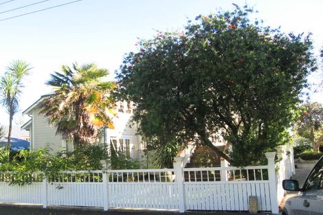 Photo of property in 5-7 Mahoe Street, Eastbourne, Lower Hutt, 5013