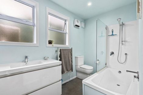 Photo of property in 22 Kingston Heights Road, Kingston, Wellington, 6021