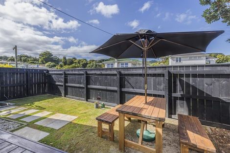 Photo of property in 20a Larsen Crescent, Tawa, Wellington, 5028