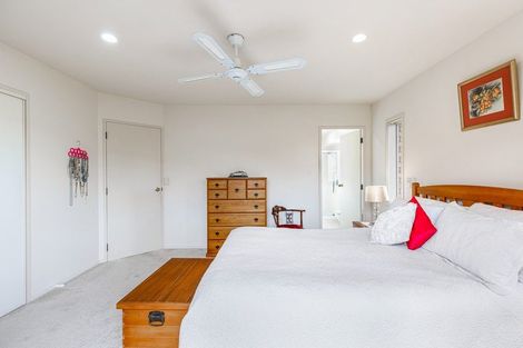 Photo of property in 8 Toledo Avenue, Henderson, Auckland, 0612