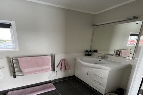 Photo of property in 607 Beach Road, Rothesay Bay, Auckland, 0630