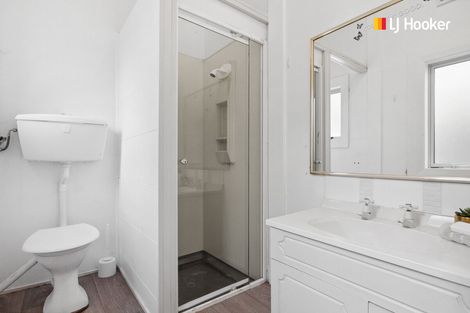 Photo of property in 32 Adderley Terrace, Ravensbourne, Dunedin, 9022