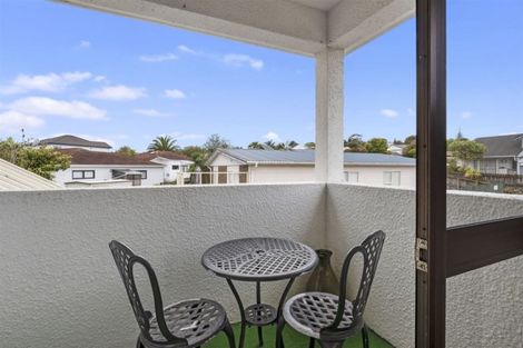 Photo of property in 2/12 Centorian Drive, Windsor Park, Auckland, 0632