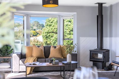 Photo of property in 16 Parkinson Close, Whitby, Porirua, 5024