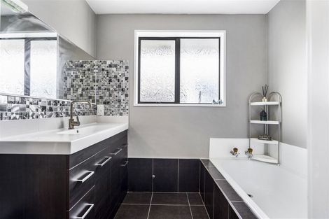 Photo of property in 1/151 Northcote Road, Northcote, Christchurch, 8052