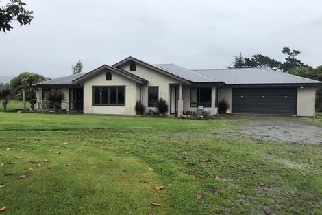 Photo of property in 420 Tararua Road, Levin, 5571