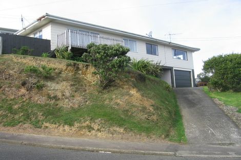 Photo of property in 23b Brooker Grove, Newlands, Wellington, 6037
