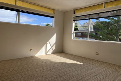 Photo of property in 60 Chelsea View Drive, Chatswood, Auckland, 0626