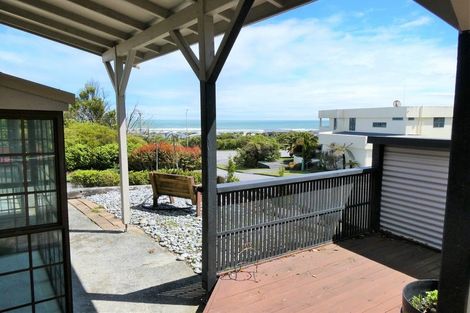 Photo of property in 2 Stanton Crescent, Karoro, Greymouth, 7805