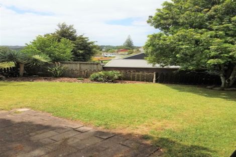 Photo of property in 13 Abbeygate Street, Birkdale, Auckland, 0626