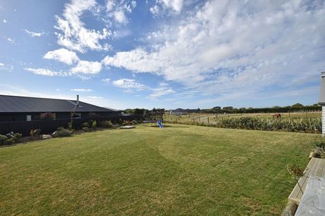 Photo of property in 15 Court Of Ascot, Seaward Bush, Invercargill, 9812