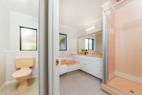 Photo of property in 84 Mirrabooka Avenue, Botany Downs, Auckland, 2010