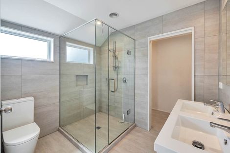 Photo of property in 2/36 Devon Road, Bucklands Beach, Auckland, 2012